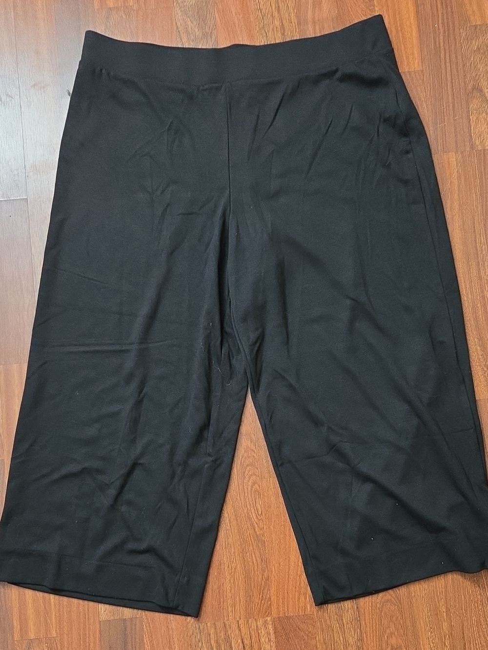 Time and Tru Black Lounge Capris